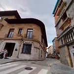 Arte Y Descanso. Apartamento Ubicado Al Lado Del Puerto Deportivo, En Pleno Casco Historico-Artistico De Cimadevilla Y Entre Las Dos Principales Playas De Gijon.