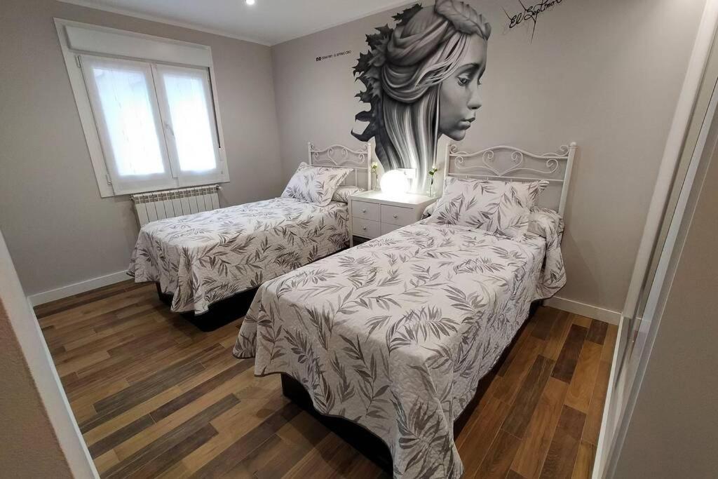 Arte Y Descanso: Historic Cimadevilla Near Marina And Beaches Gijon